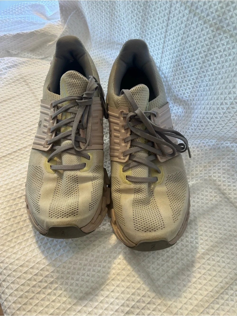 OnCloud Swift Women’s 10 Mesh Upper Running Athletic Shoe-Cream